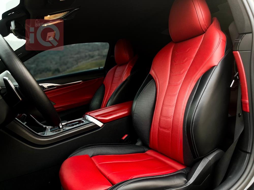 بي ام دبليو 8 الفئة